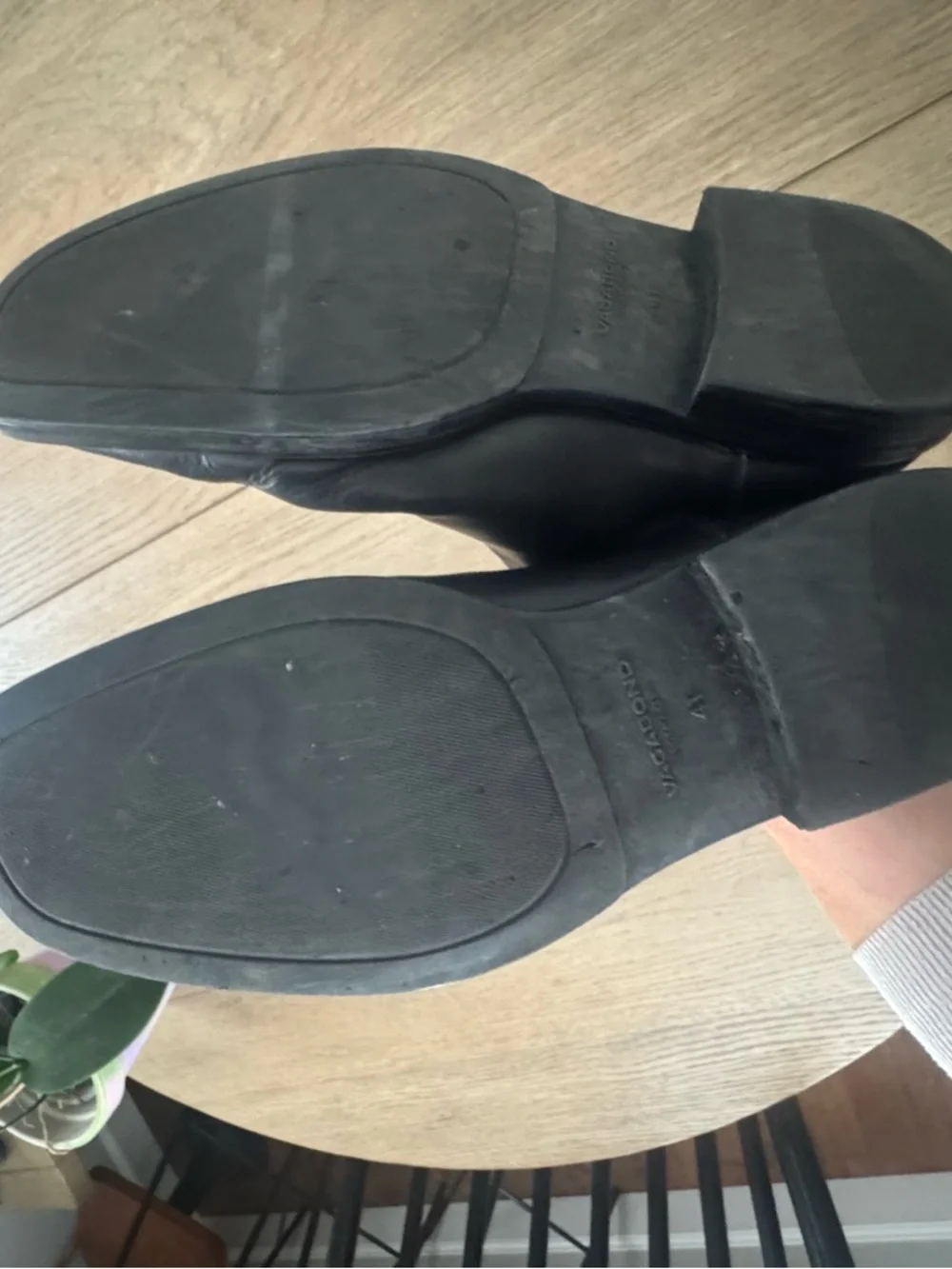 Vagabond black leather